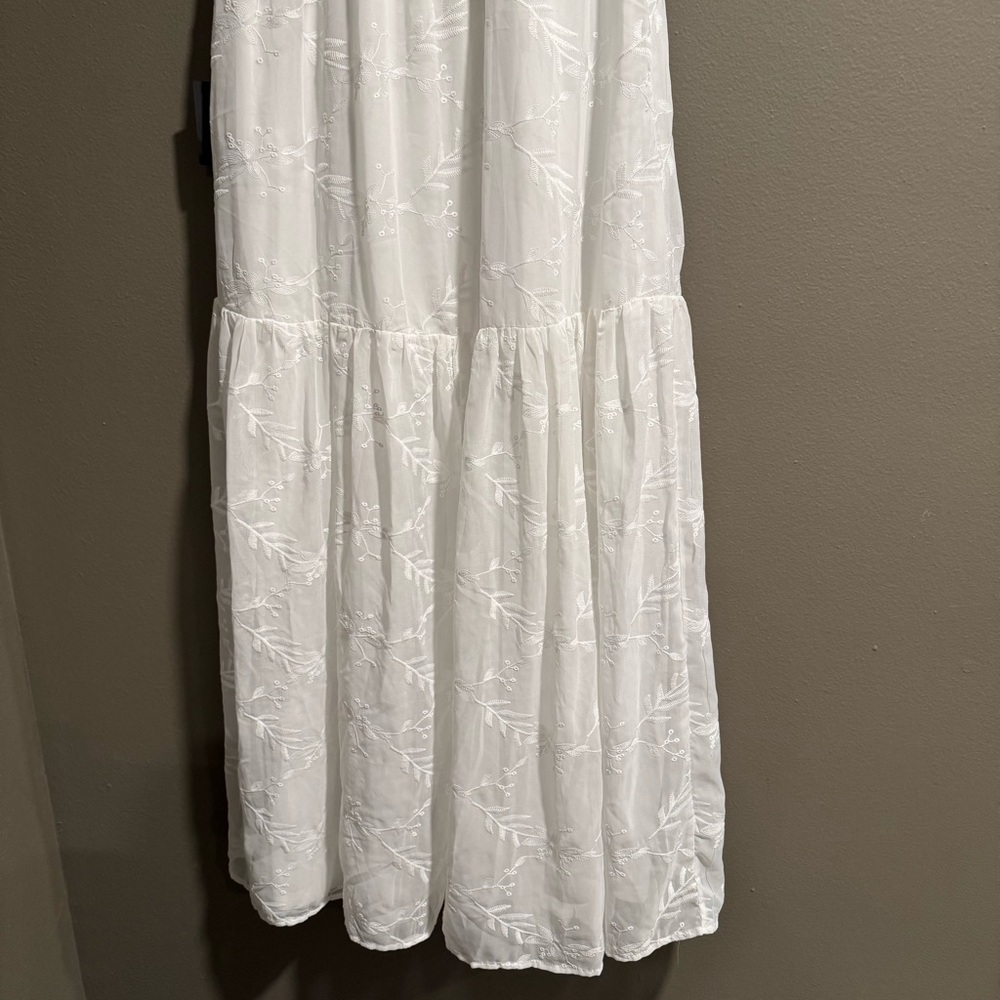 Lulu's White Embroidered Eyelet Tiered Dress Size Medium - Picture 10 of 13